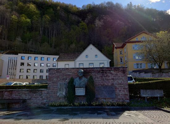 liechtenstein/vaduz-region/landmark/seinem-grossen-sohne