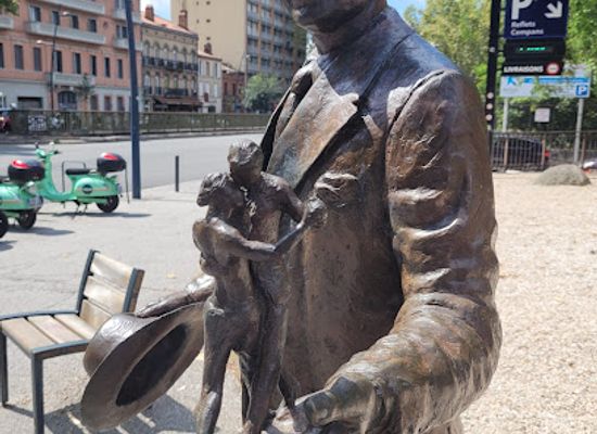 france/toulouse/landmark/statue-de-carlos-gardel