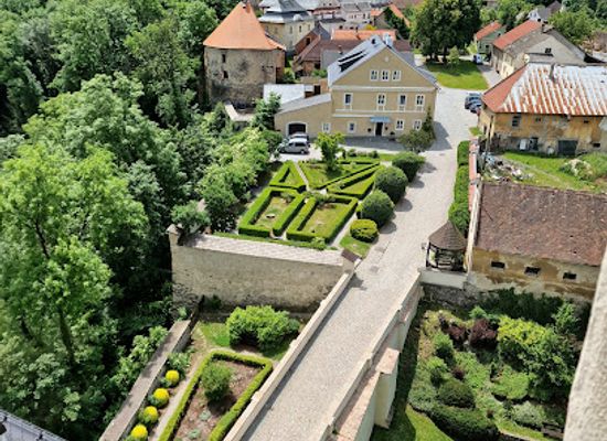 czechia/central-bohemia/landmark/rychmburk-castle