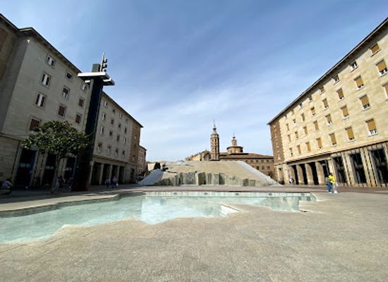 spain/zaragoza/universidad/landmark/fuente-de-la-hispanidad