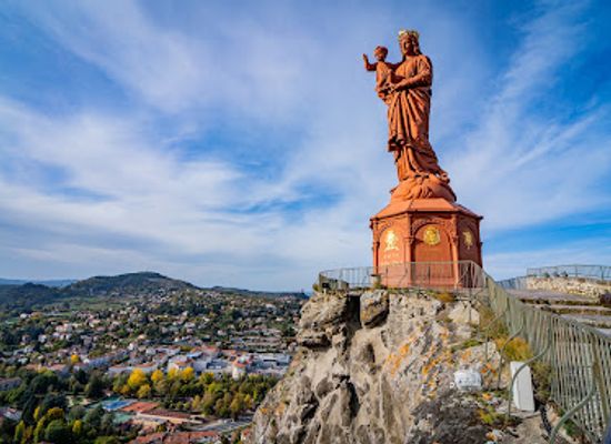 france/auvergne/landmark/notre-dame-de-france