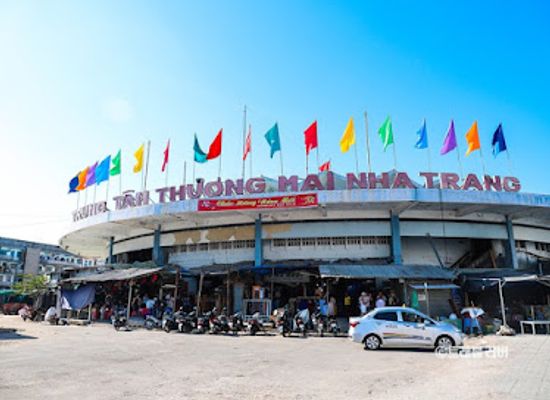 vietnam/south-central-coast/landmark/dam-market