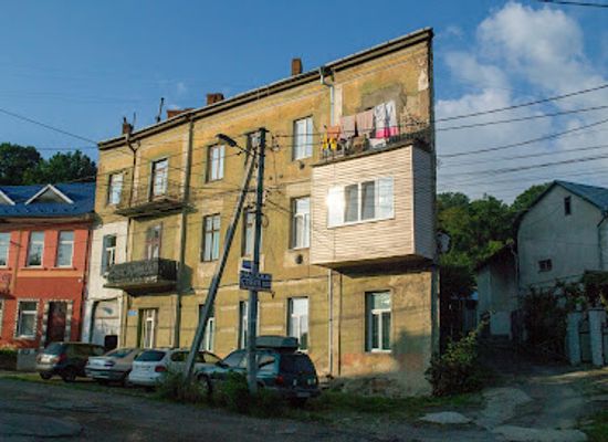 ukraine/chernivtsi/old-town/landmark/budynok-z-odniyeiu-stinoiu