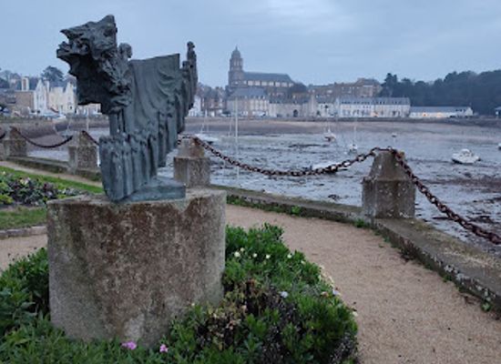 france/saint-malo/landmark/hommage-au-commandant-charcot