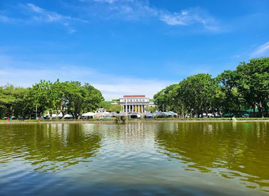 philippines/visayas/landmark/capitol-park-and-lagoon