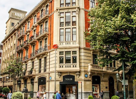 spain/bilbao/abando/landmark/monumento-a-john-adams