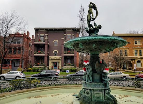 kentucky/louisville/landmark/st-james-court-fountain
