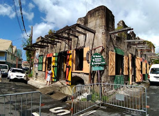 dominica/soufriere/landmark/ruins-rock-cafe