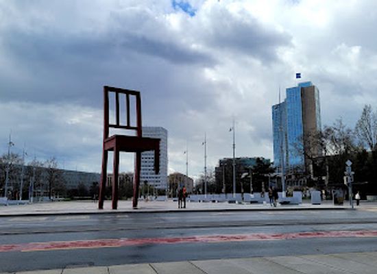 switzerland/geneva/landmark/statue-de-gandhi