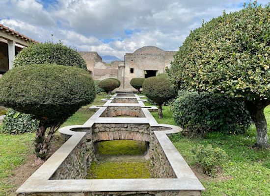 italy/pompeii/landmark/praedia-di-giulia-felice