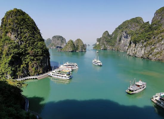 vietnam/ha-long-bay/landmark/hang-luon