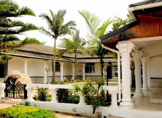 zambia/kitwe/landmark/melunah-lodge
