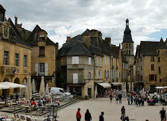 france/aquitaine/landmark/le-badaud
