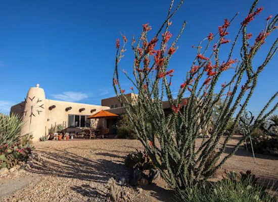 california/joshua-tree/landmark/the-desert-lily-vacation-home