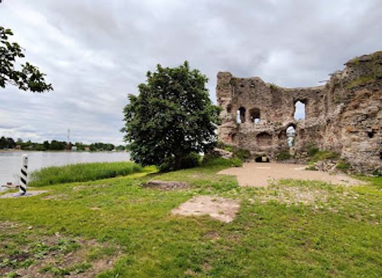 estonia/laane-virumaa/landmark/vasknarva-ruins