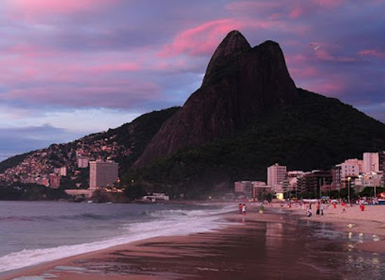 brazil/rio-de-janeiro/leblon/landmark/praia-do-leblon