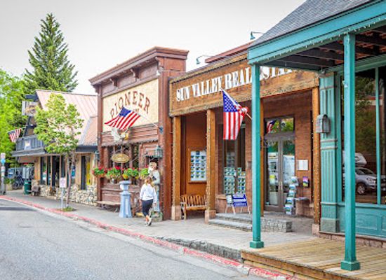 idaho/ketchum/landmark/pioneer-saloon