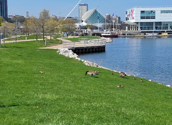 wisconsin/milwaukee/third-ward/landmark/lakeshore-state-park