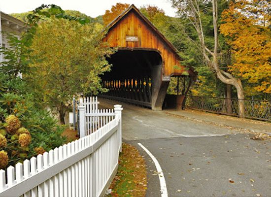 vermont/woodstock/landmark/middle-covered-bridge