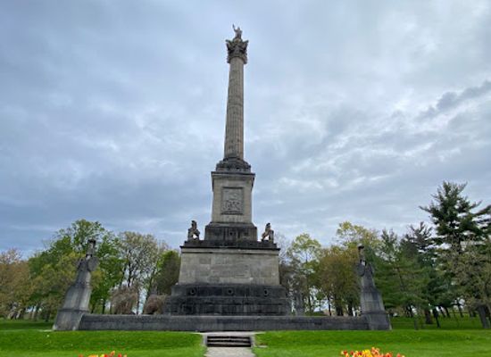canada/niagara-falls/landmark/brock-s-monument