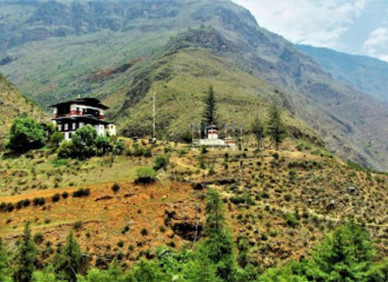 bhutan/dagana-district/landmark/national-memorial-chhorten