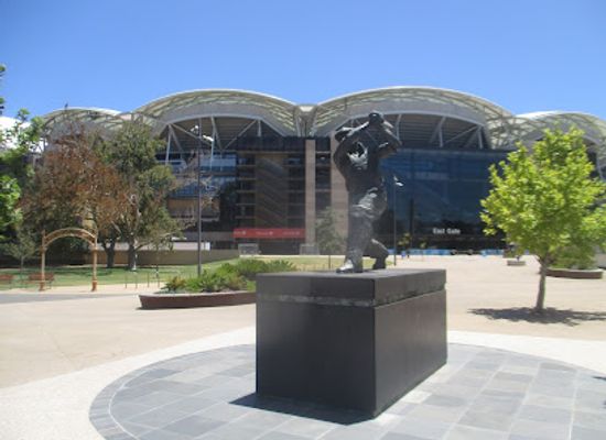 australia/adelaide/landmark/sir-donald-bradman-statue