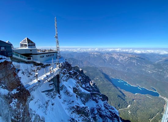 germany/zugspitze/landmark/zugspitze-bayerische-zugspitzbahn-bergbahn-ag-the-modern-cable-car