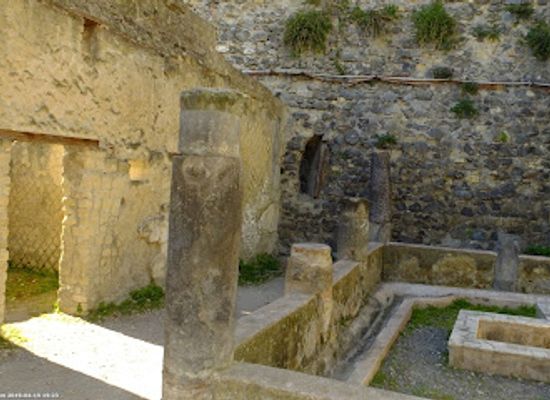 italy/herculaneum/landmark/casa-di-galba