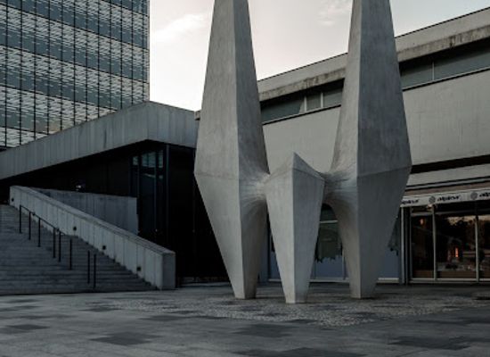 slovenia/nova-gorica/landmark/spomenik-edvardu-rusjanu