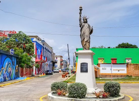puerto-rico/arecibo/landmark/estatua-de-la-libertad-de-arecibo