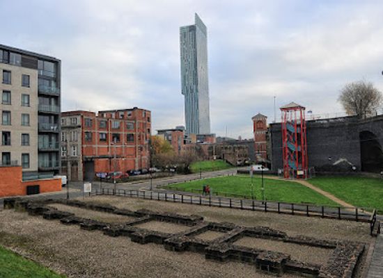 united-kingdom/manchester/landmark/reconstruction-of-mamucium-roman-fort-wall
