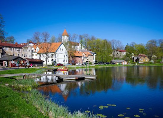 latvia/talsi/landmark/piemineklis-kokletajs