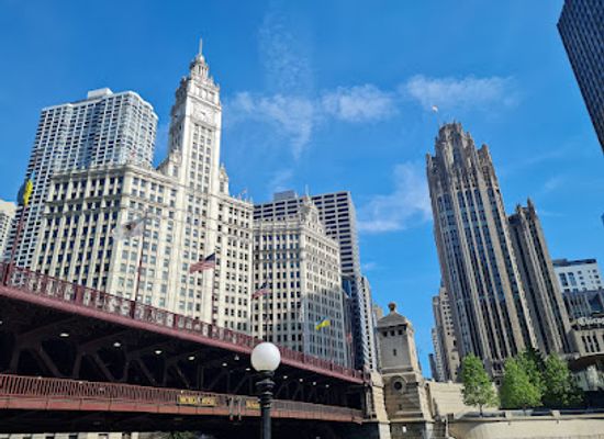 illinois/chicago/landmark/the-wrigley-building