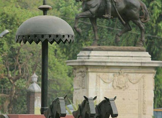 india/vadodara/landmark/maharaja-sayajirao-gaekwad-iii-statue