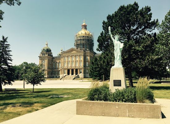 iowa/central-iowa/landmark/iowa-statue-of-liberty