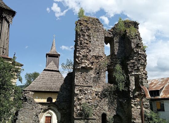 romania/rodnei-mountains/landmark/ruinele-cetatii-rodnei