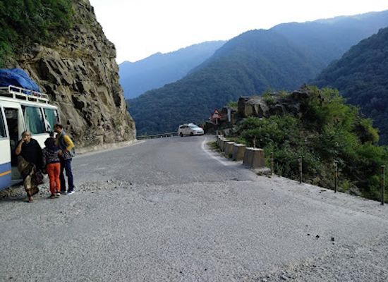 bhutan/haa-valley/landmark/road-side-waterfall
