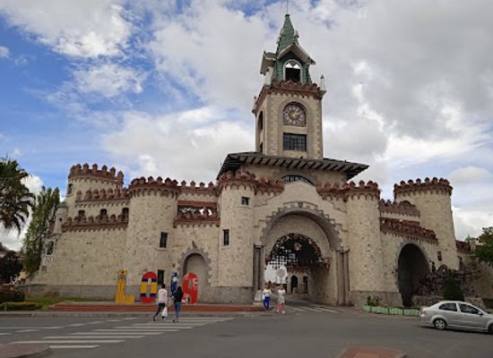 ecuador/loja-region/landmark/gate-of-the-city