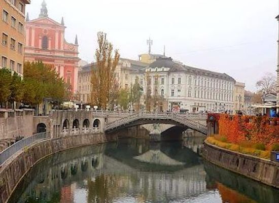 slovenia/central-slovenia/landmark/tromostovje