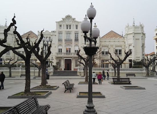 spain/huesca/landmark/plaza-de-navarra