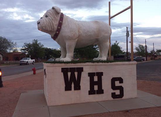 arizona/winslow/landmark/bulldog-statue