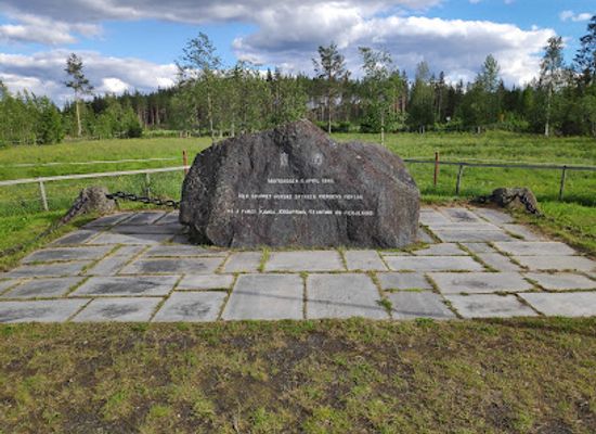 norway/hedmark/landmark/midtskogen-war-memorial
