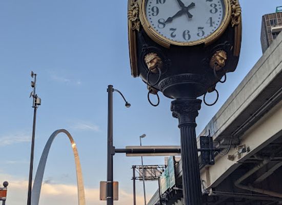 missouri/st-louis/landmark/moll-s-clock