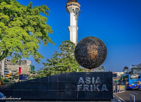 indonesia/bandung/landmark/asia-africa-monument