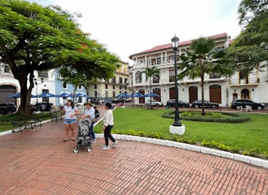 panama/panama-city/casco-viejo/landmark/plaza-herrera