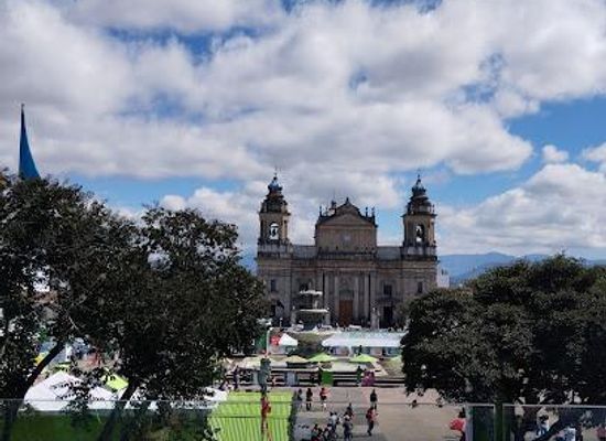 guatemala/guatemala-city/landmark/plaza-de-las-ninas-de-guatemala