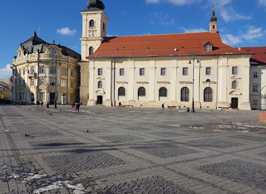 romania/sibiu/landmark/holy-trinity-roman-catholic-church