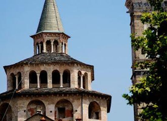 italy/lombardy/landmark/piazza-padre-reginaldo-giuliani-8