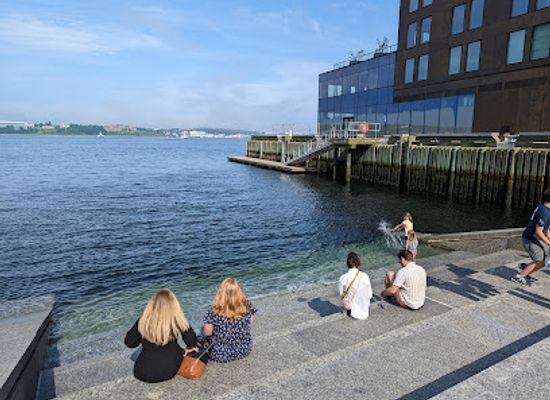 canada/halifax/halifax-waterfront/landmark/queen-s-landing-wharf