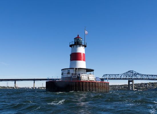 rhode-island/newport-county/landmark/borden-flats-lighthouse